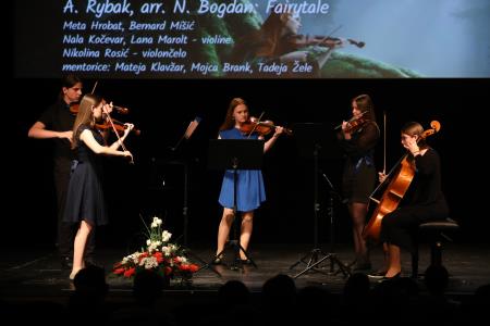 KONCERT ABSOLVENTOV GLASBENE ŠOLE 51 FOTO LJUBO VUKELIČ